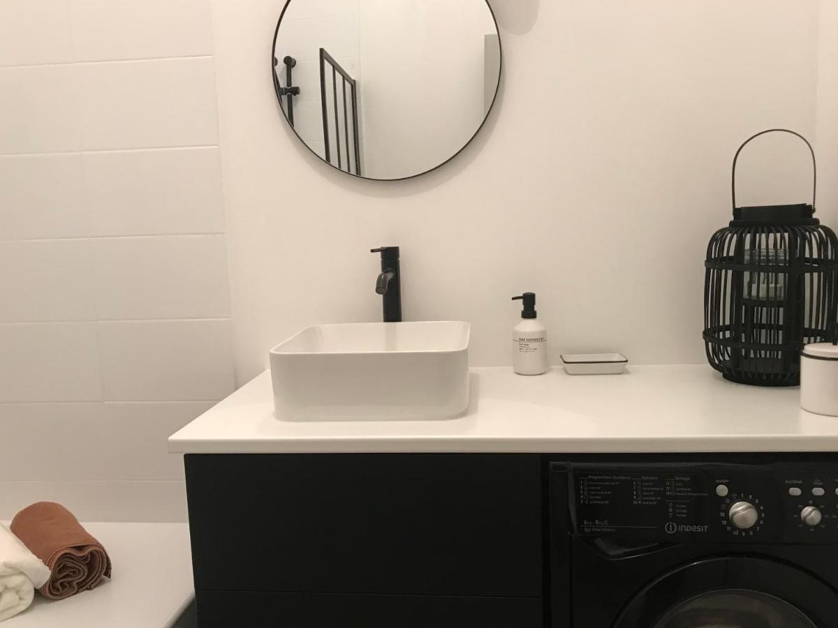 Nimes , appartement rénové dans immeuble classé. Extérieur photo