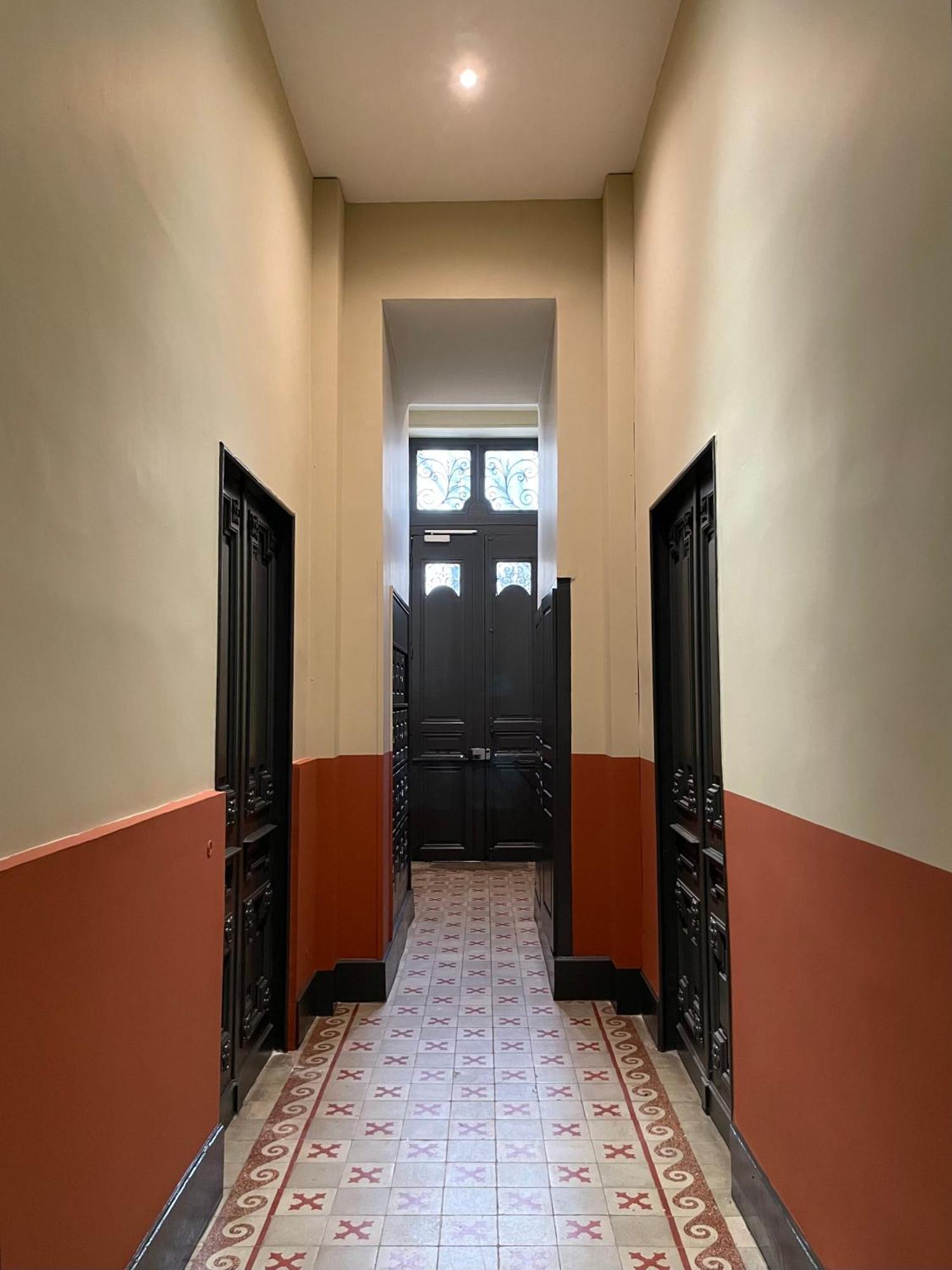 Nimes , appartement rénové dans immeuble classé. Extérieur photo