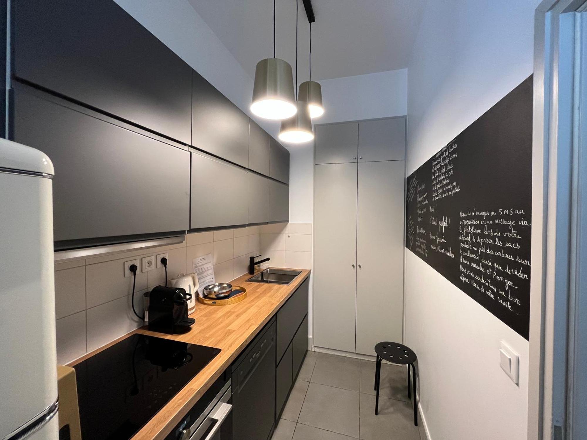 Nimes , appartement rénové dans immeuble classé. Extérieur photo