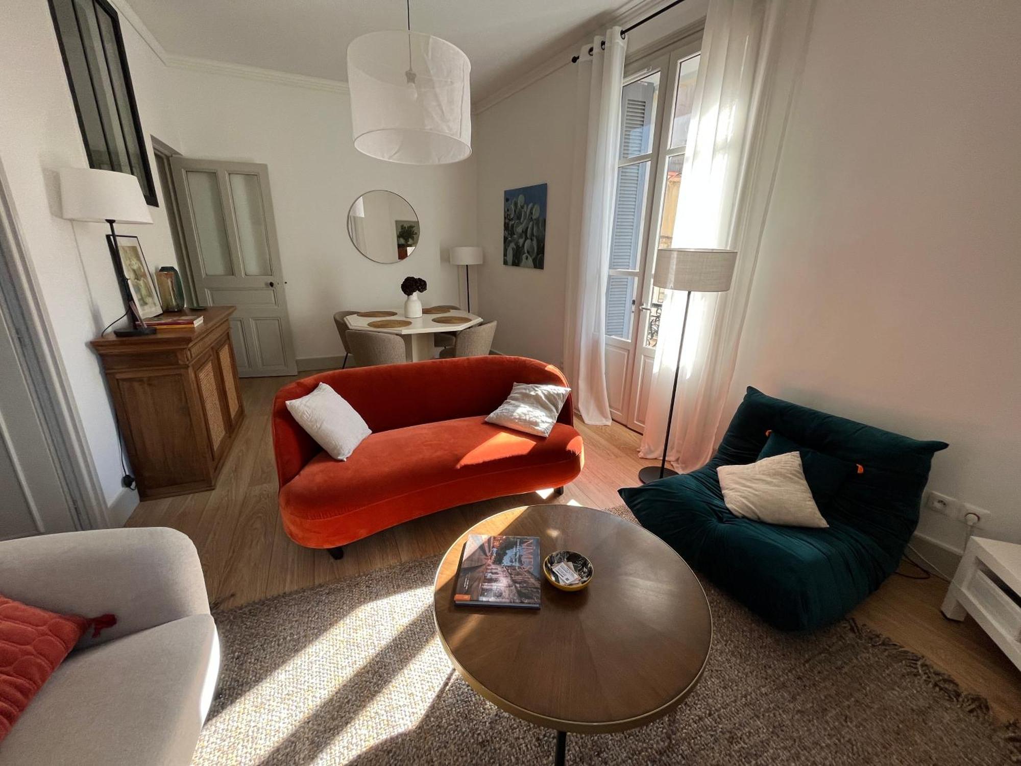 Nimes , appartement rénové dans immeuble classé. Extérieur photo