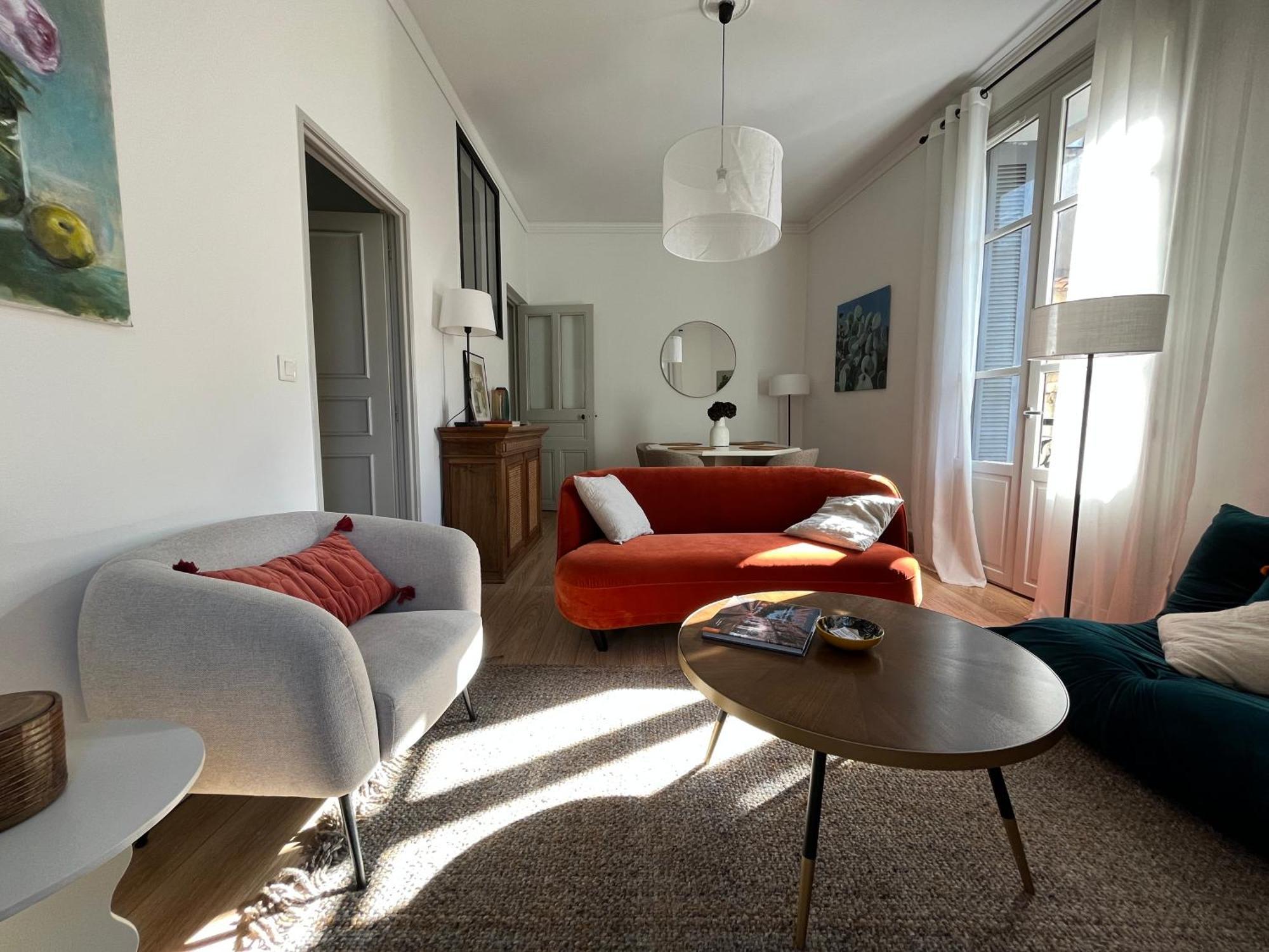 Nimes , appartement rénové dans immeuble classé. Extérieur photo