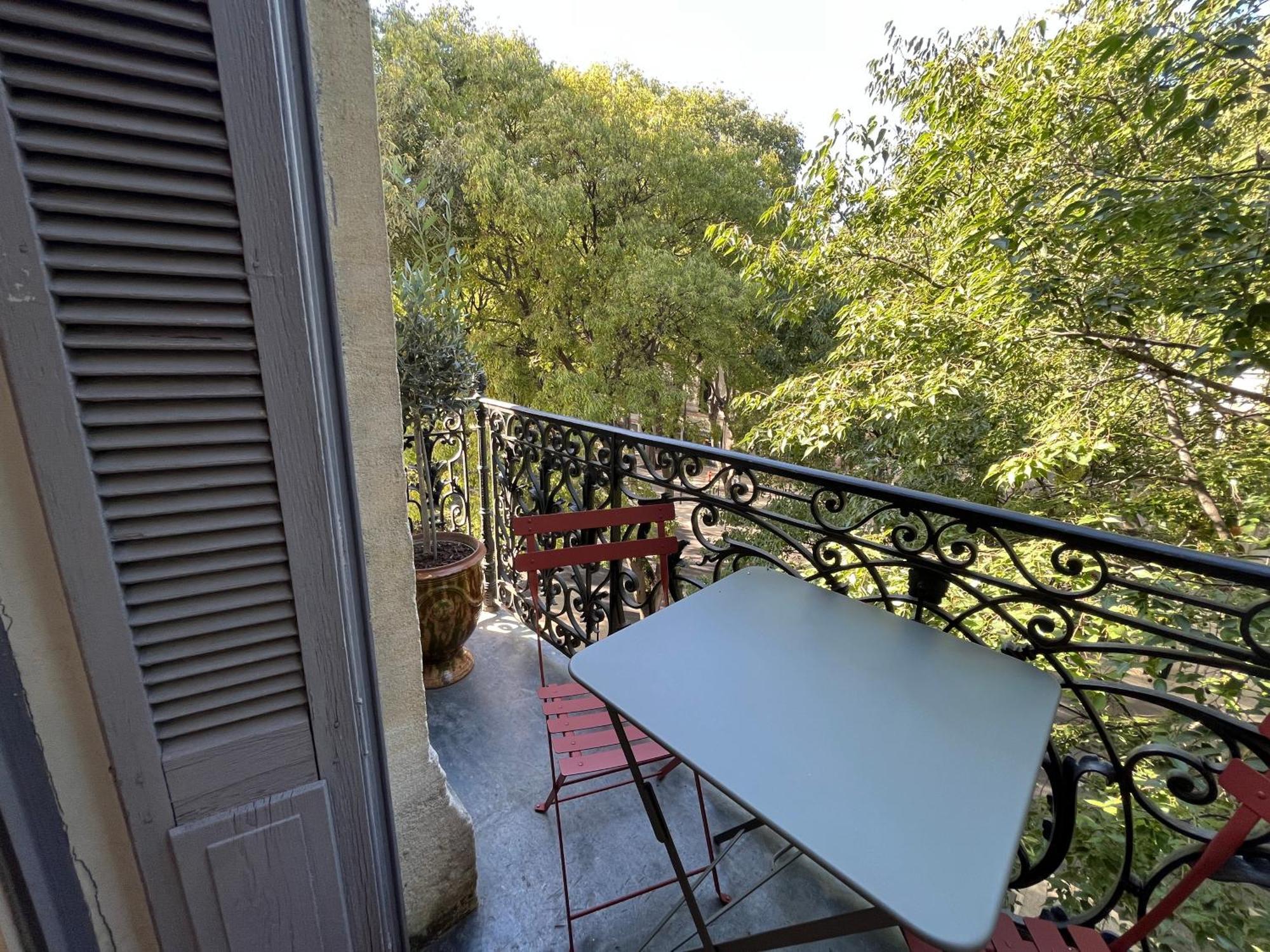 Nimes , appartement rénové dans immeuble classé. Extérieur photo