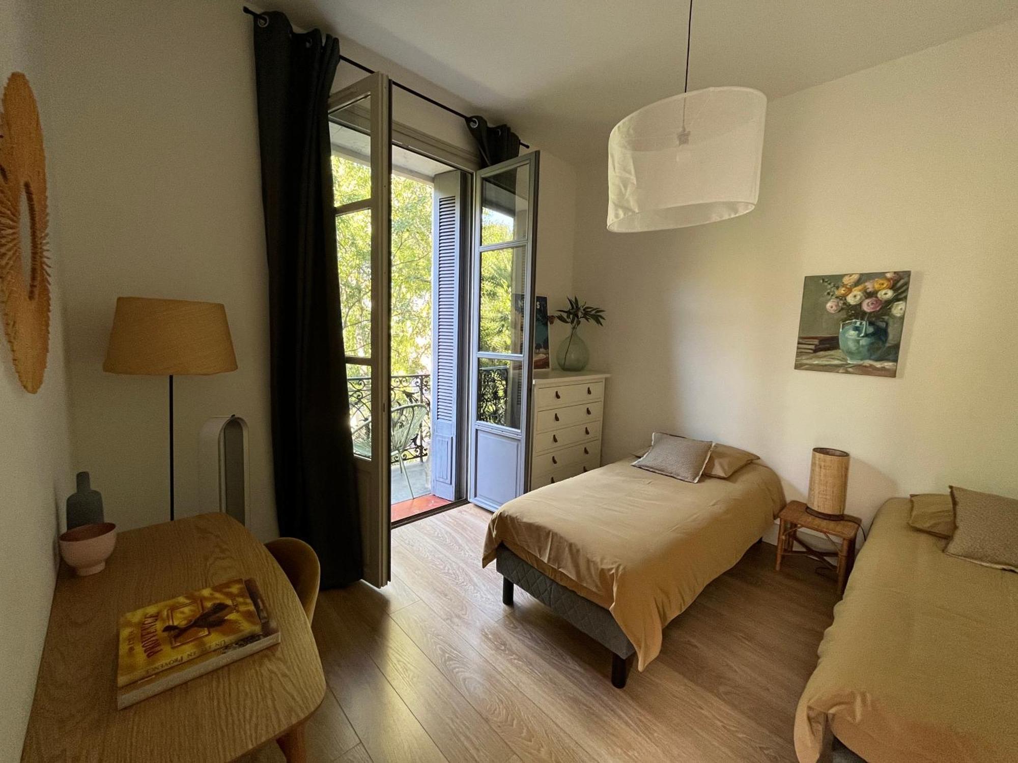Nimes , appartement rénové dans immeuble classé. Extérieur photo