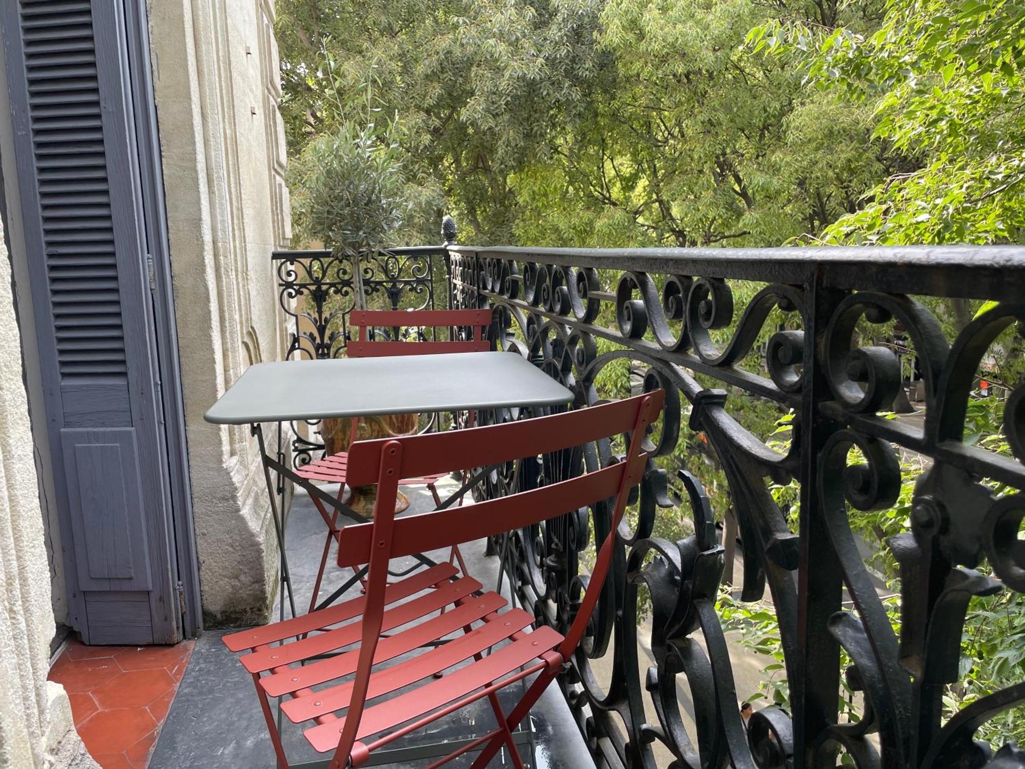Nimes , appartement rénové dans immeuble classé. Extérieur photo