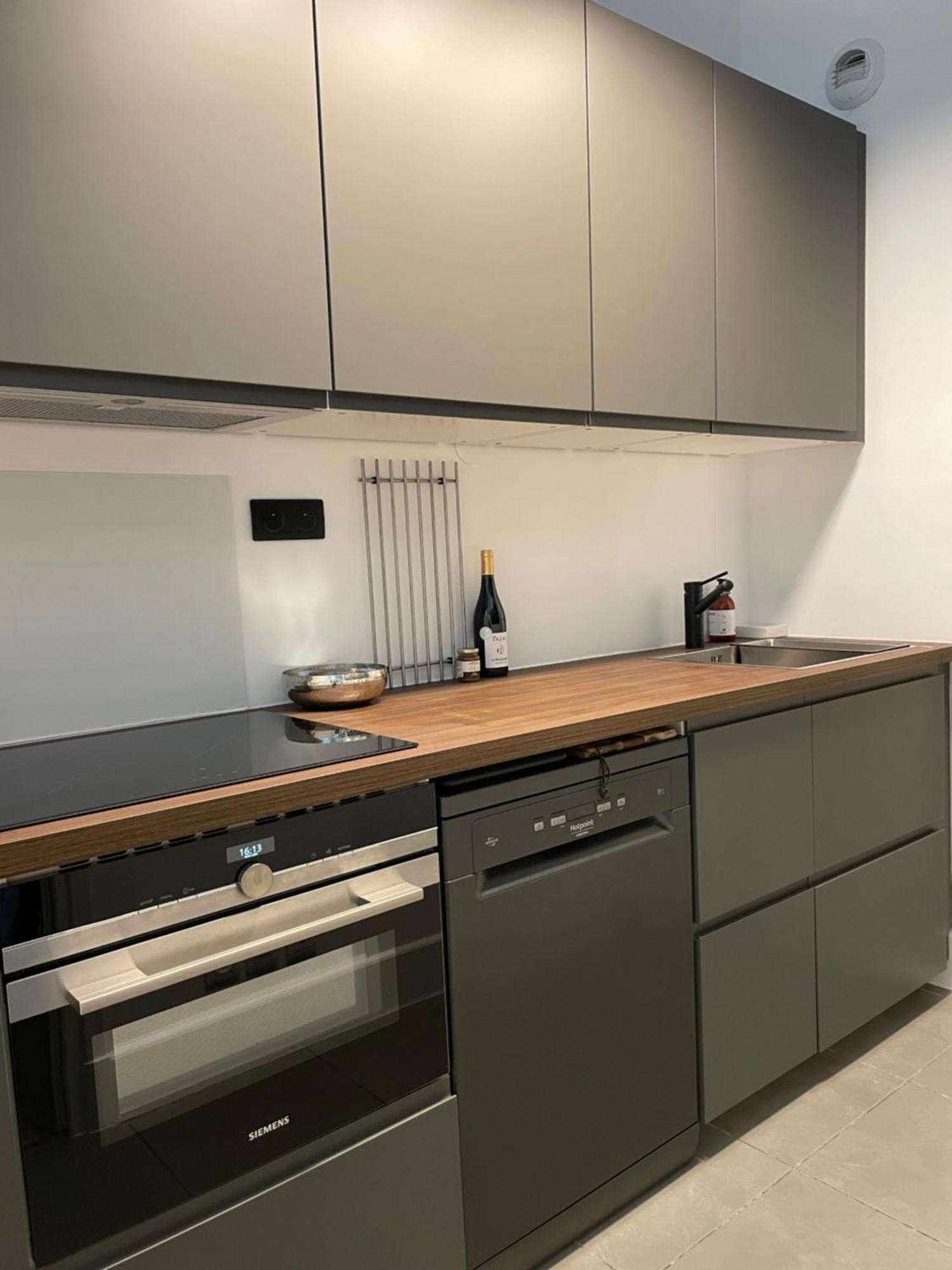 Nimes , appartement rénové dans immeuble classé. Extérieur photo